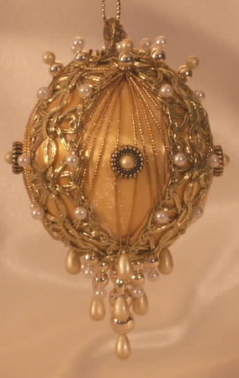 Christmas Tree Ornament White and Gold Juliet
